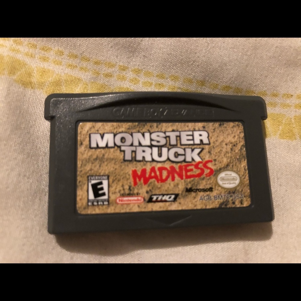 GameBoy advance : Monster truck Madness